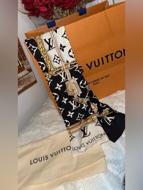 Louis Vuitton Monogram Confidential Silk Bandeau in black and white